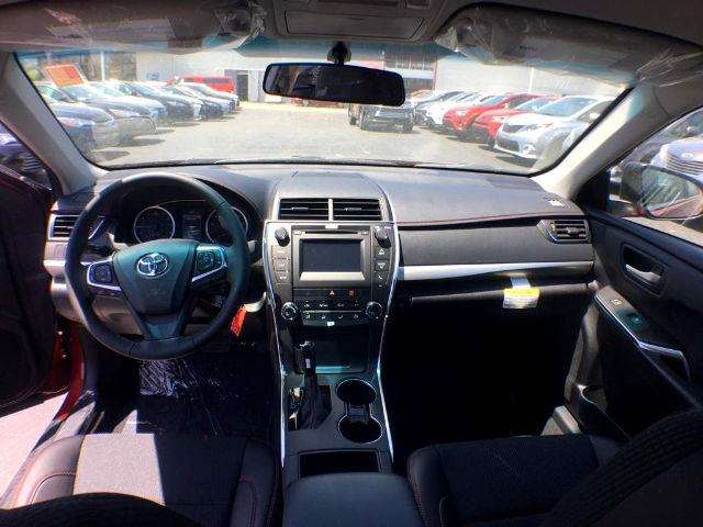 2017 Toyota Camry SE 4dr Sedan